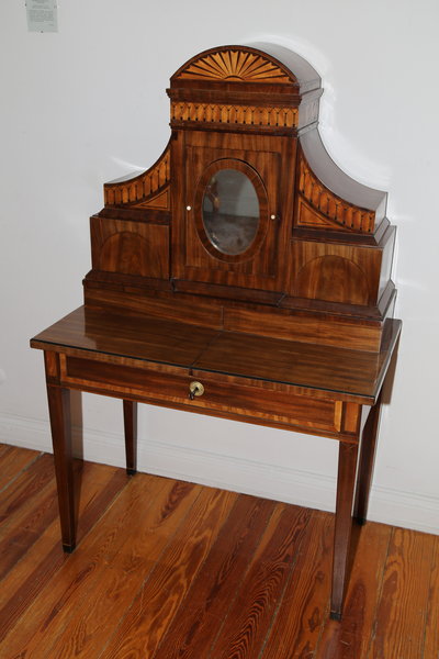 feines Boudoir-Schreib- und Schminkmöbel, Berlin, um 1810 Berlin, Biedermeier, Spätklassizismus, Intarsien, Verwandlungsmöbel, 19. Jhdt.