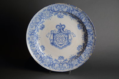große Platte, Bayreuth, um 1731 große Fayenceplatte, Bayreuth, um 1731