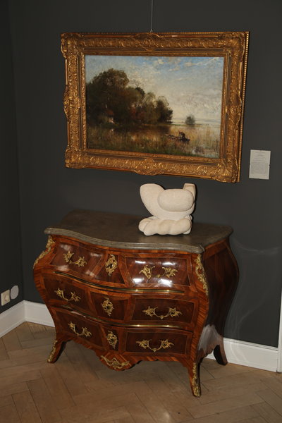 signierte Kommode, Stockholm, um 1760 mit Sandsteinfigur "Genküken" von Alexander Stalenberg Rokoko-Kommode, Schweden, um 1760, Stockholm, signiert, Ölandmarmor, Stalenberg